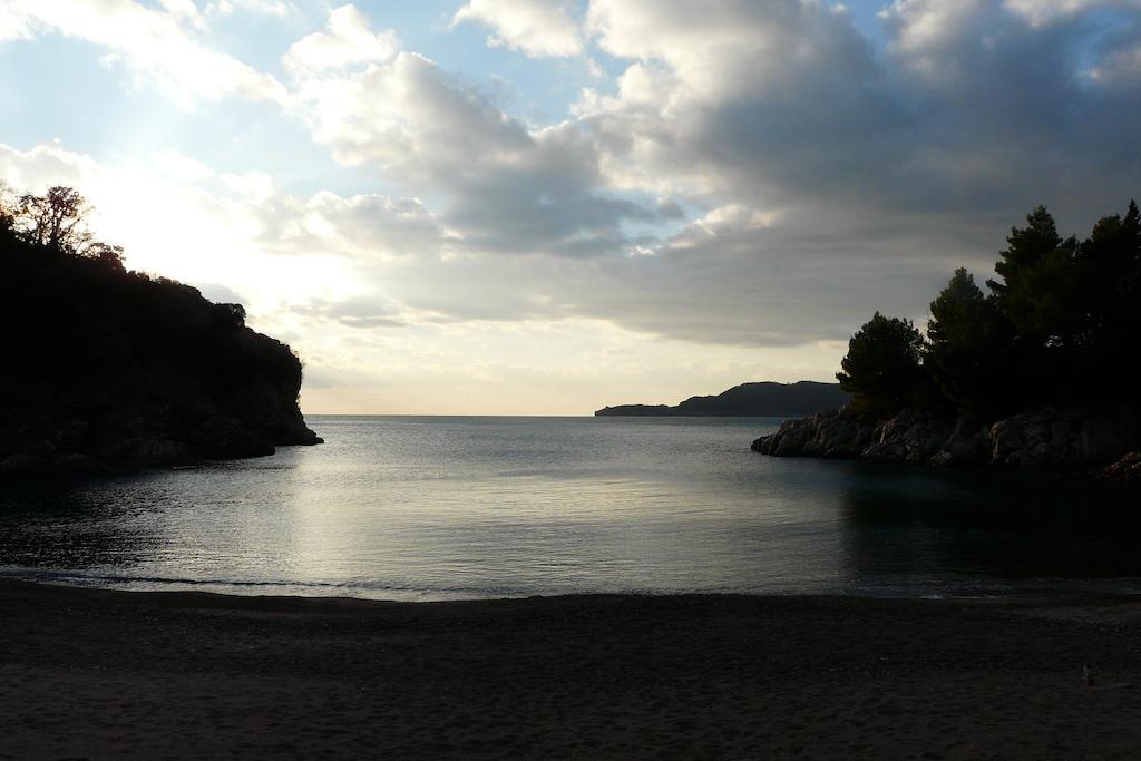 Guest House Zivkovic Sveti Stefan Luaran gambar